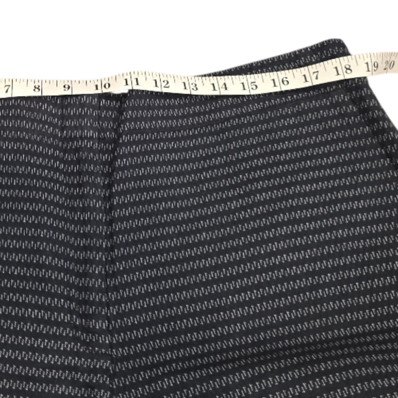 Loft Woven Jacquard Shorts, Textured Pattern, Contemporary Style Plus‎ Size 16 - Picture 3 of 8